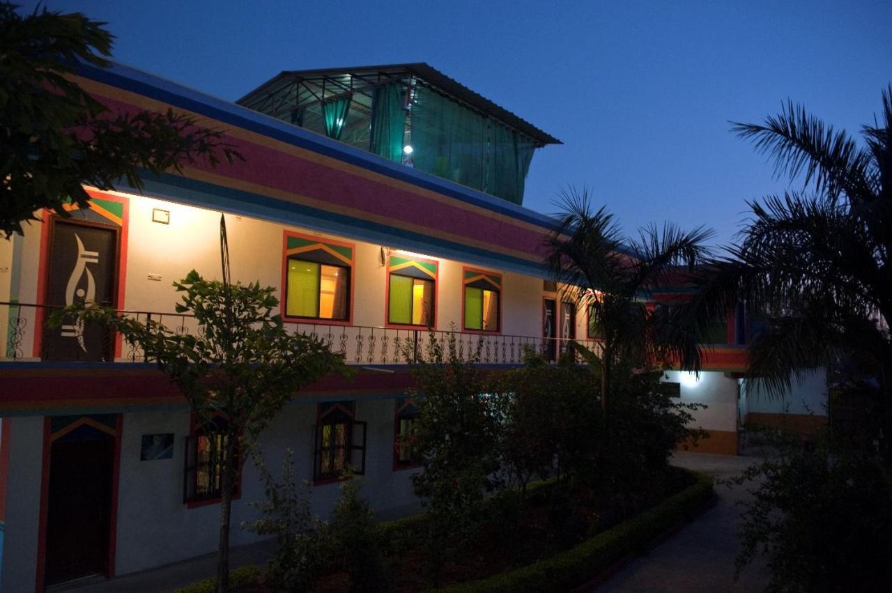 Hotel Harmony 카주라호 외부 사진